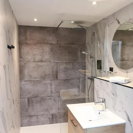 Hotel The Originals Boutique La Ouest & 3*