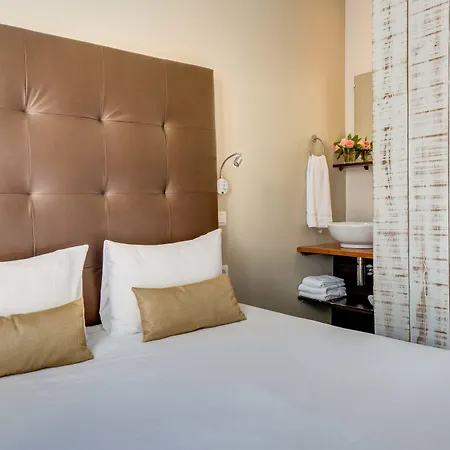 Отель The Originals Boutique La Ouest & 3*