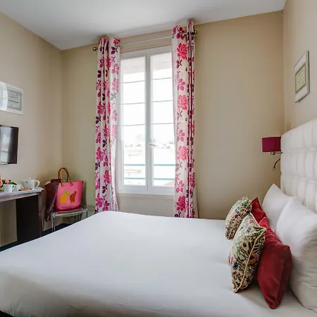 Отель The Originals Boutique La Ouest & 3*