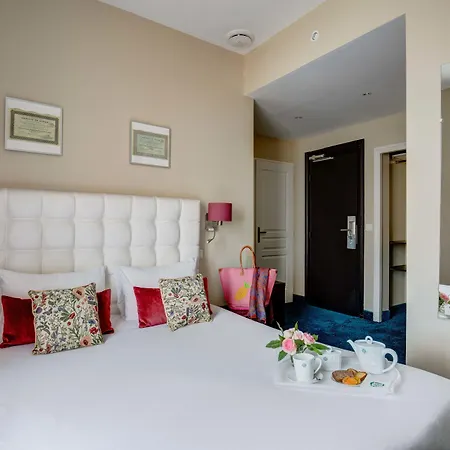 Отель The Originals Boutique La Ouest & 3*