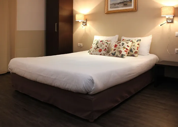 Hotel The Originals Boutique La Ouest & 3*