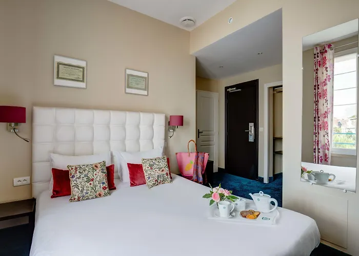 Hotel The Originals Boutique La Ouest & 3*