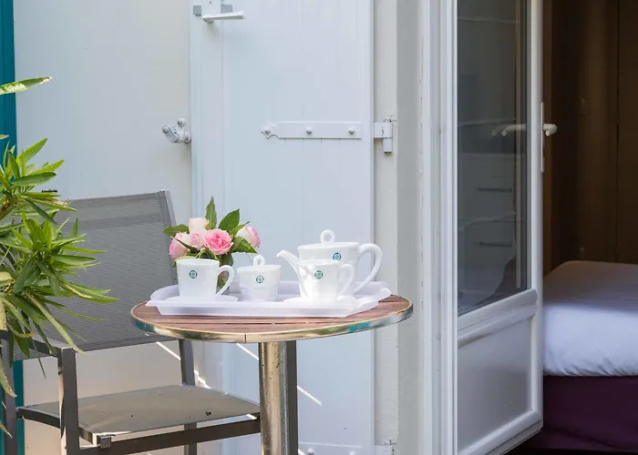 Hotel The Originals Boutique La Ouest &